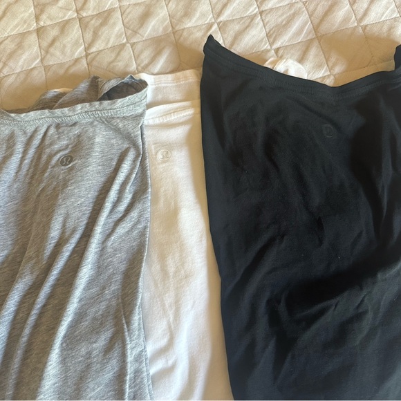 Lululemon love vneck tshirt in gray, white & black - Picture 2 of 5